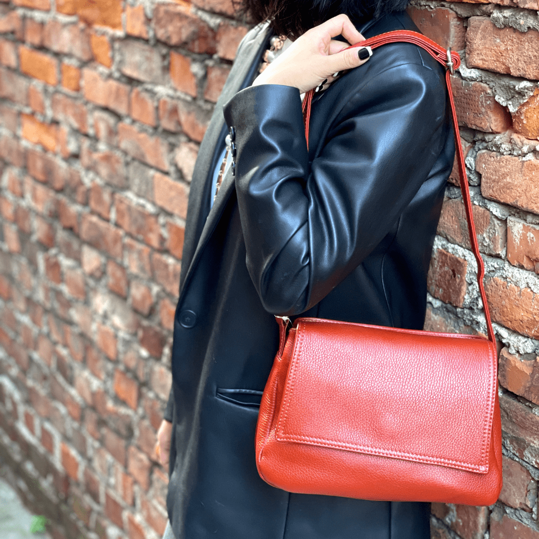 Чанта за през рамо от естествена кожа Tori - черна - Image 4